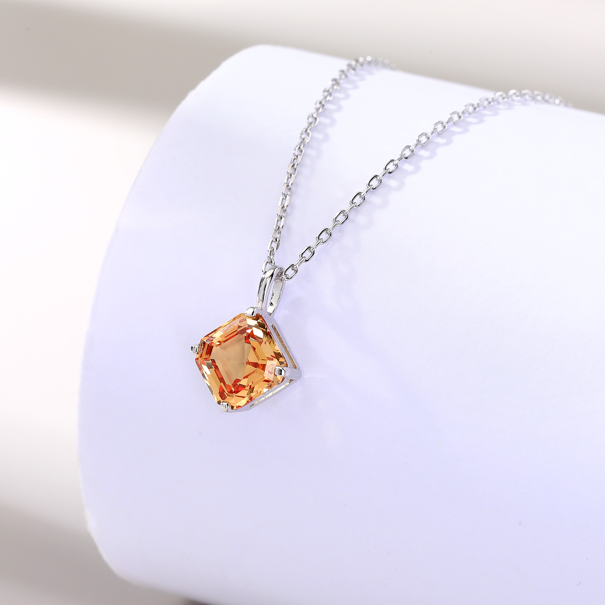 Bezel-Set Diamond-Shaped Small – обзор и цена Bezels Set Pendant